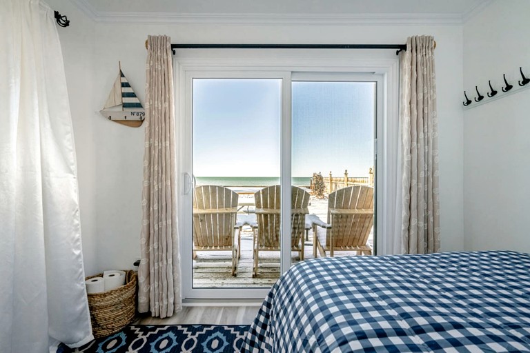 Cottages (Canada, Leamington, Ontario)