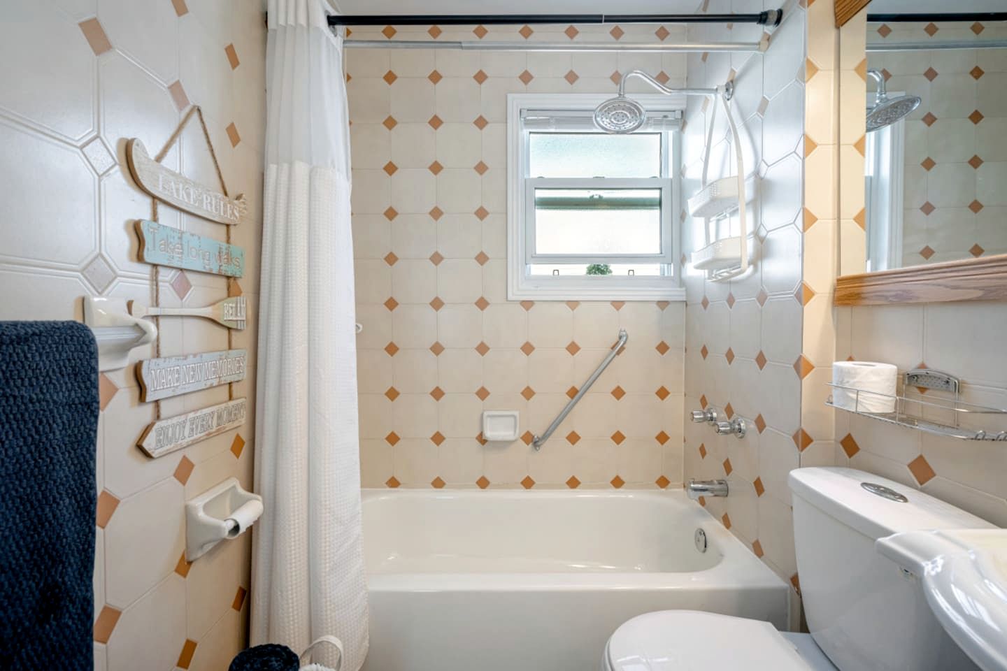 Stunning Cottage with Nice Views and Fire Pit in Leamington, Ontario