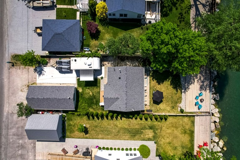 Cottages (Canada, Leamington, Ontario)