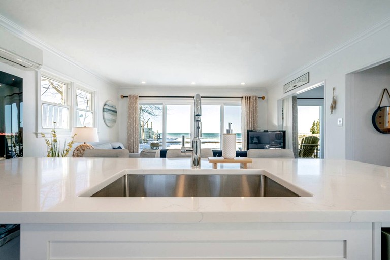 Cottages (Canada, Leamington, Ontario)