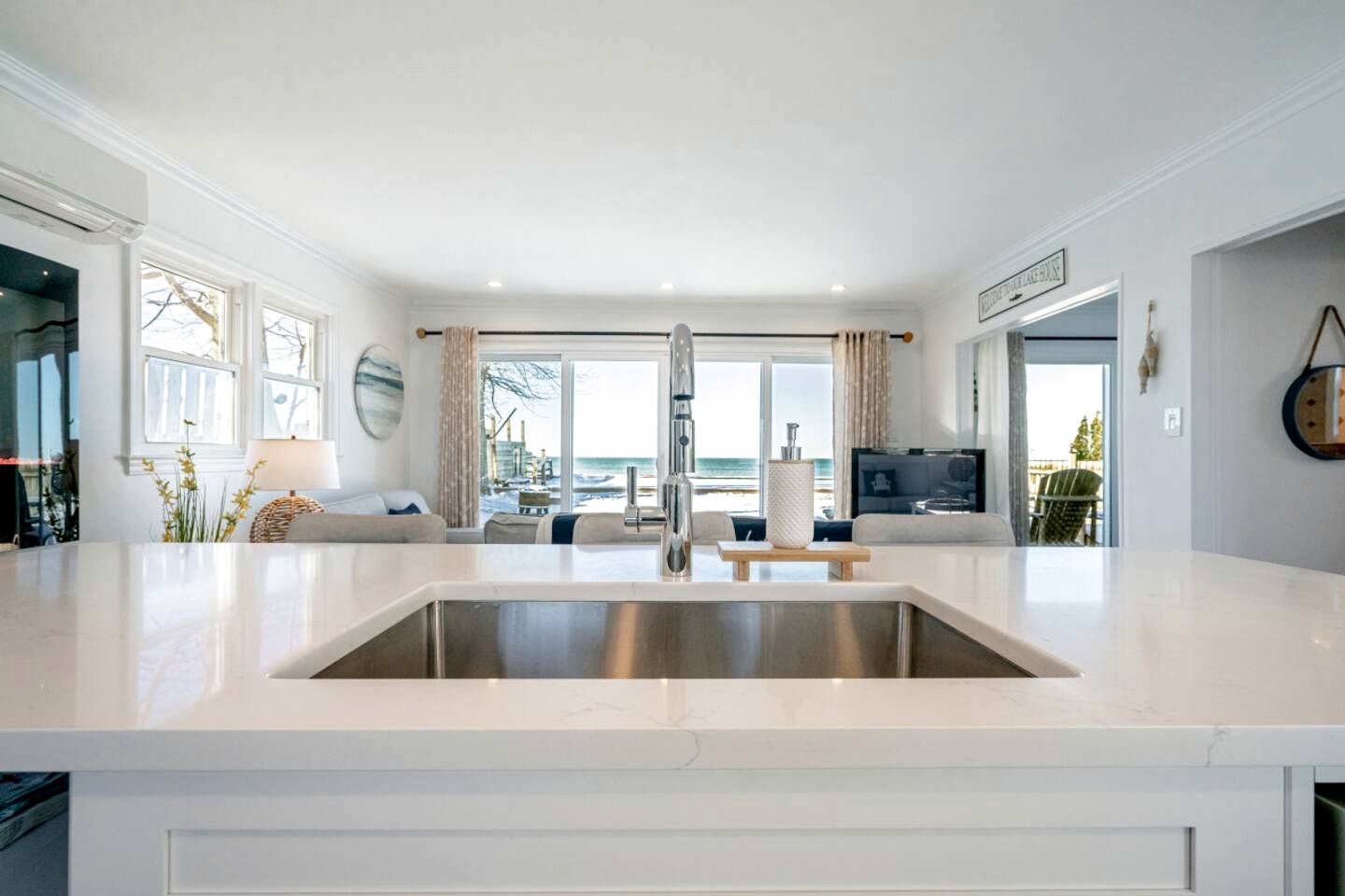 Stunning Cottage with Nice Views and Fire Pit in Leamington, Ontario