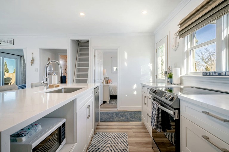 Cottages (Canada, Leamington, Ontario)