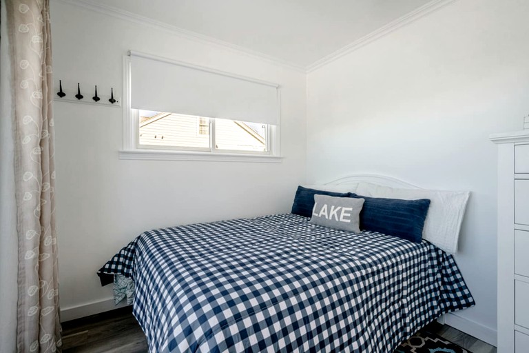 Cottages (Canada, Leamington, Ontario)