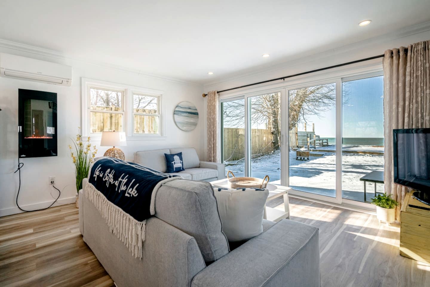 Stunning Cottage with Nice Views and Fire Pit in Leamington, Ontario