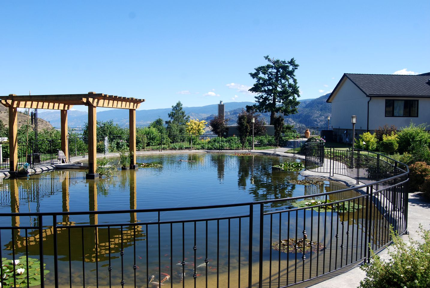 Stunning Cottage Rental Overlooking Okanagan Lake in Kaleden, British Columbia