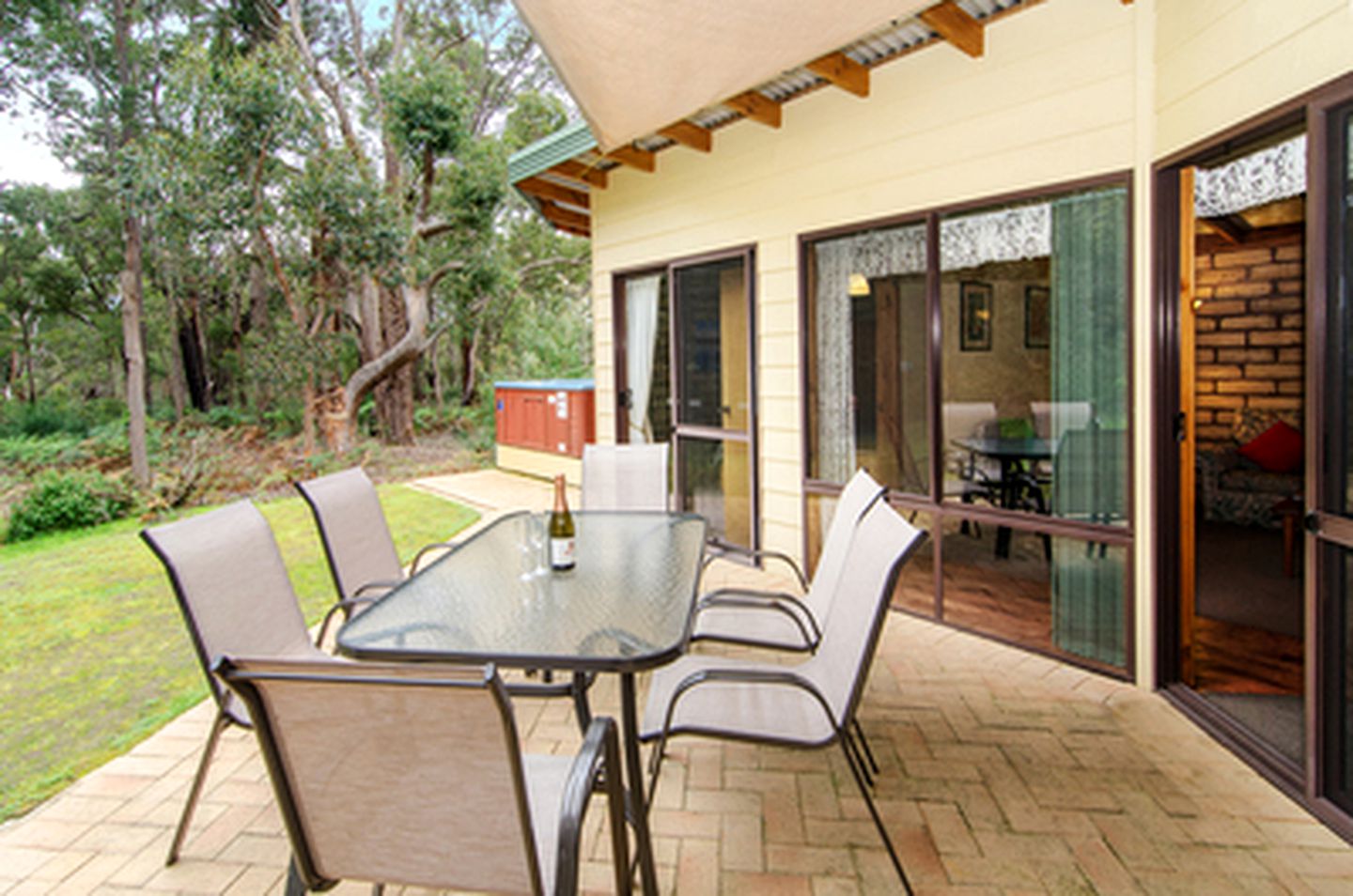 Stunning Cottage with a Hot Tub on a Spa Retreat near Margaret River Wine Region, Western Australia