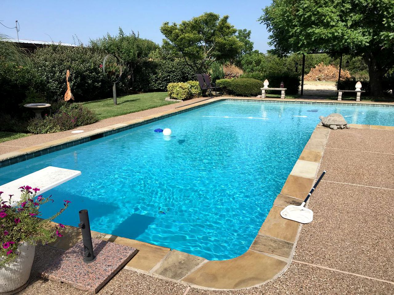 Beautifully Furnished County Cottage Rental for a Vacation in Weatherford, Texas