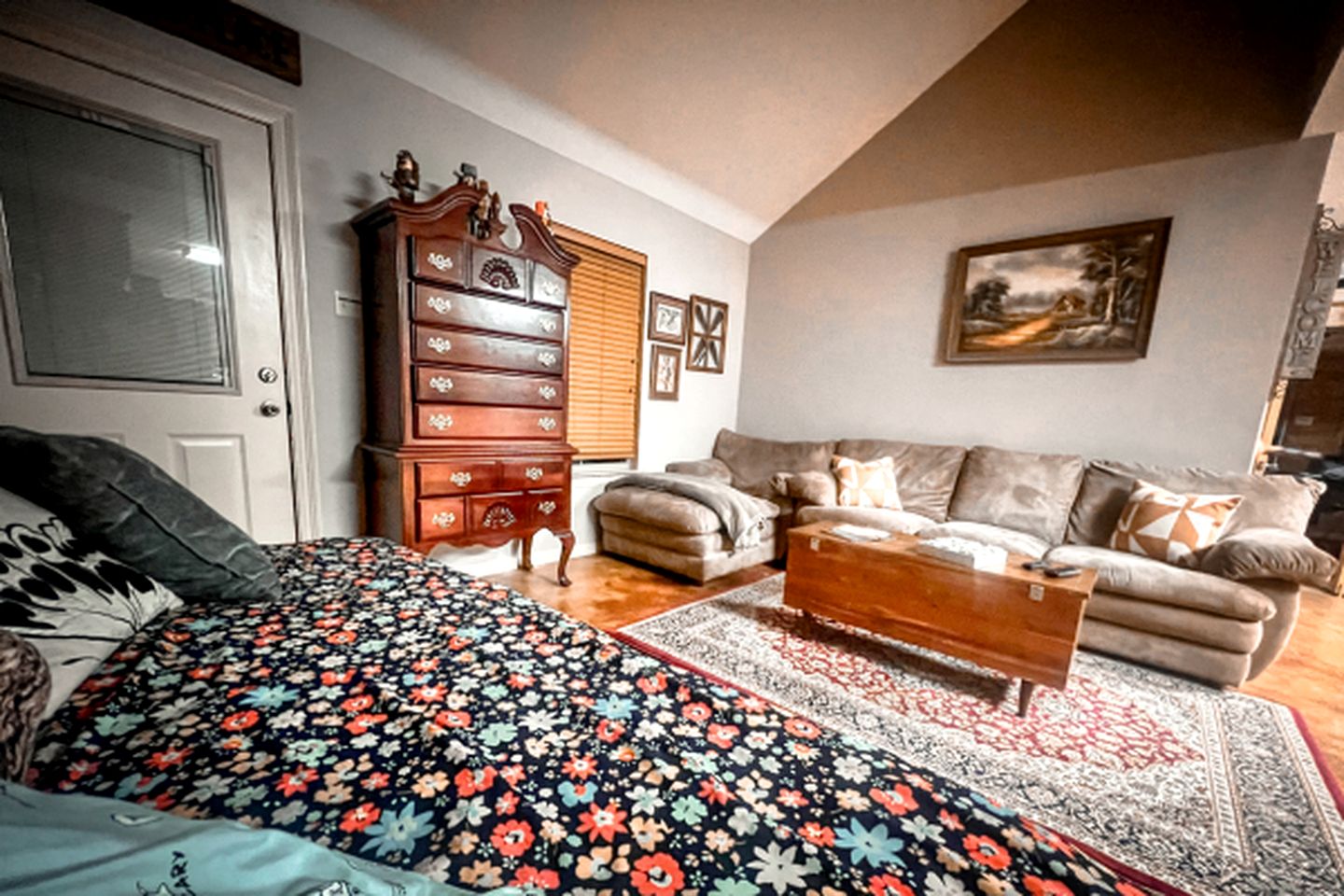 Stunning Creek-side Cabin Rental for Family Friendly Stays in Liberty, Mississippi