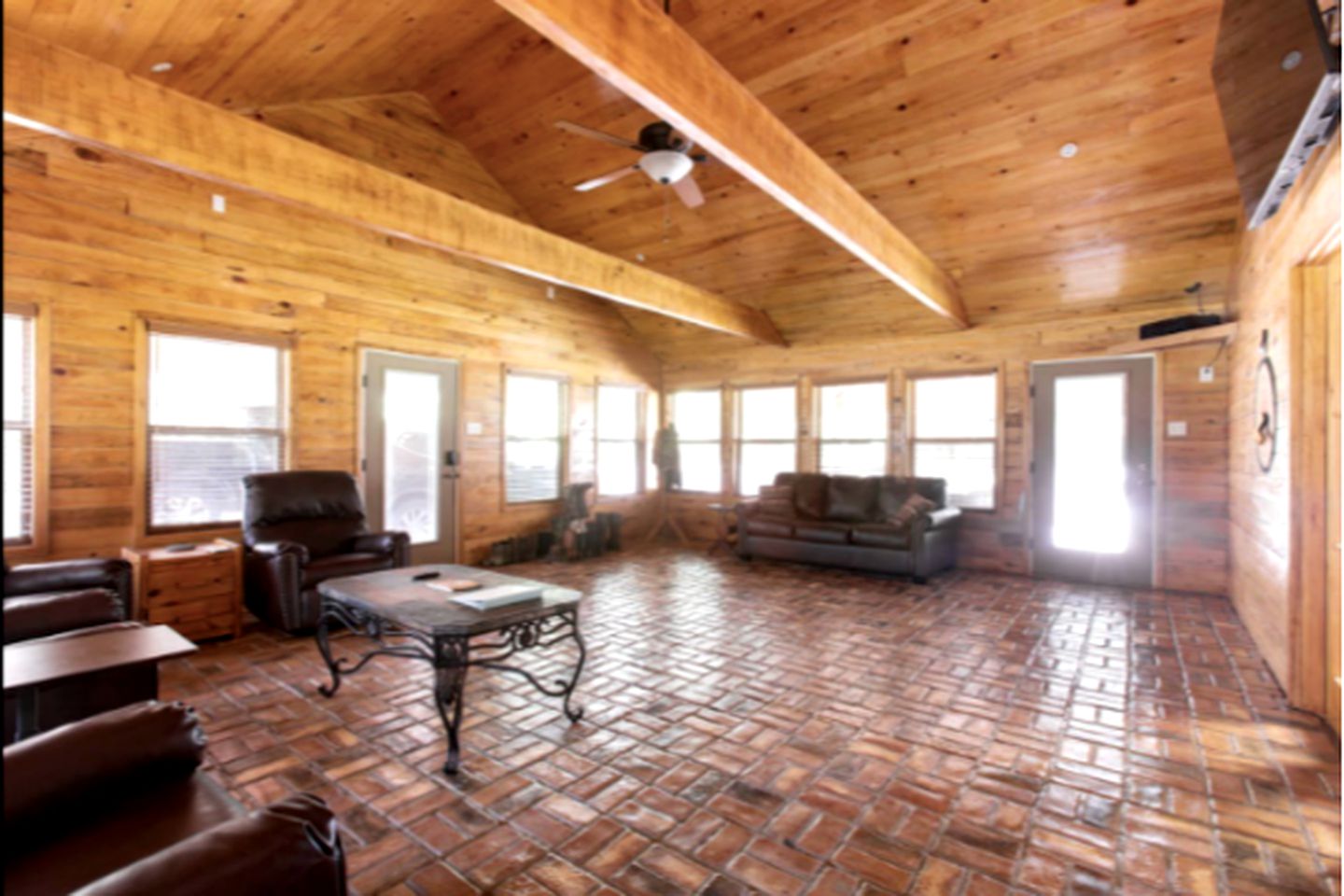 Stunning Creek-side Cabin Rental for Family Friendly Stays in Liberty, Mississippi