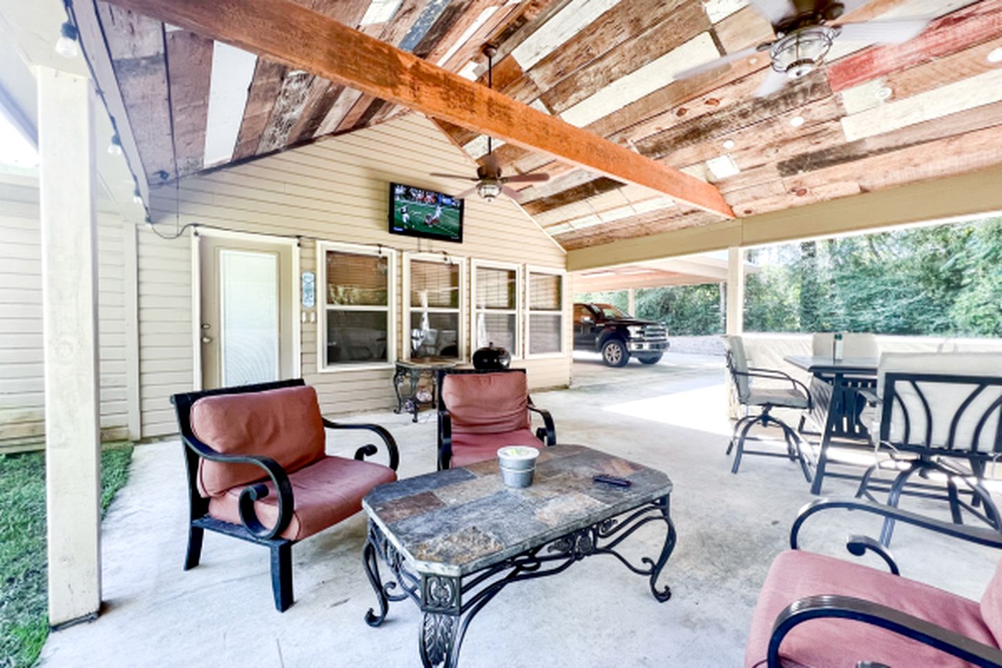 Stunning Creek-side Cabin Rental for Family Friendly Stays in Liberty, Mississippi