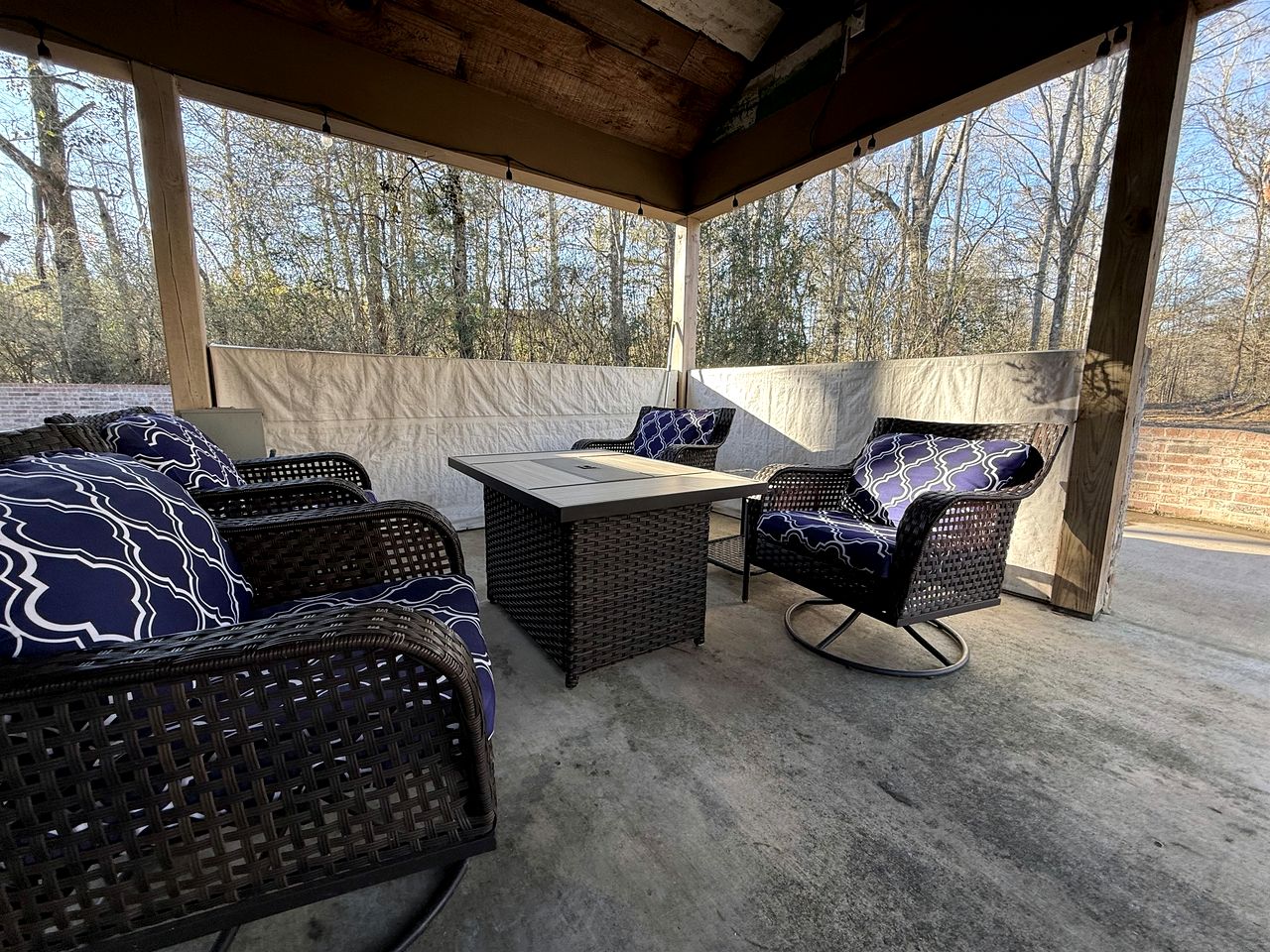 Stunning Creek-side Cabin Rental for Family Friendly Stays in Liberty, Mississippi