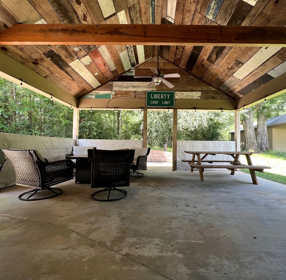 Stunning Creek-side Cabin Rental for Family Friendly Stays in Liberty, Mississippi