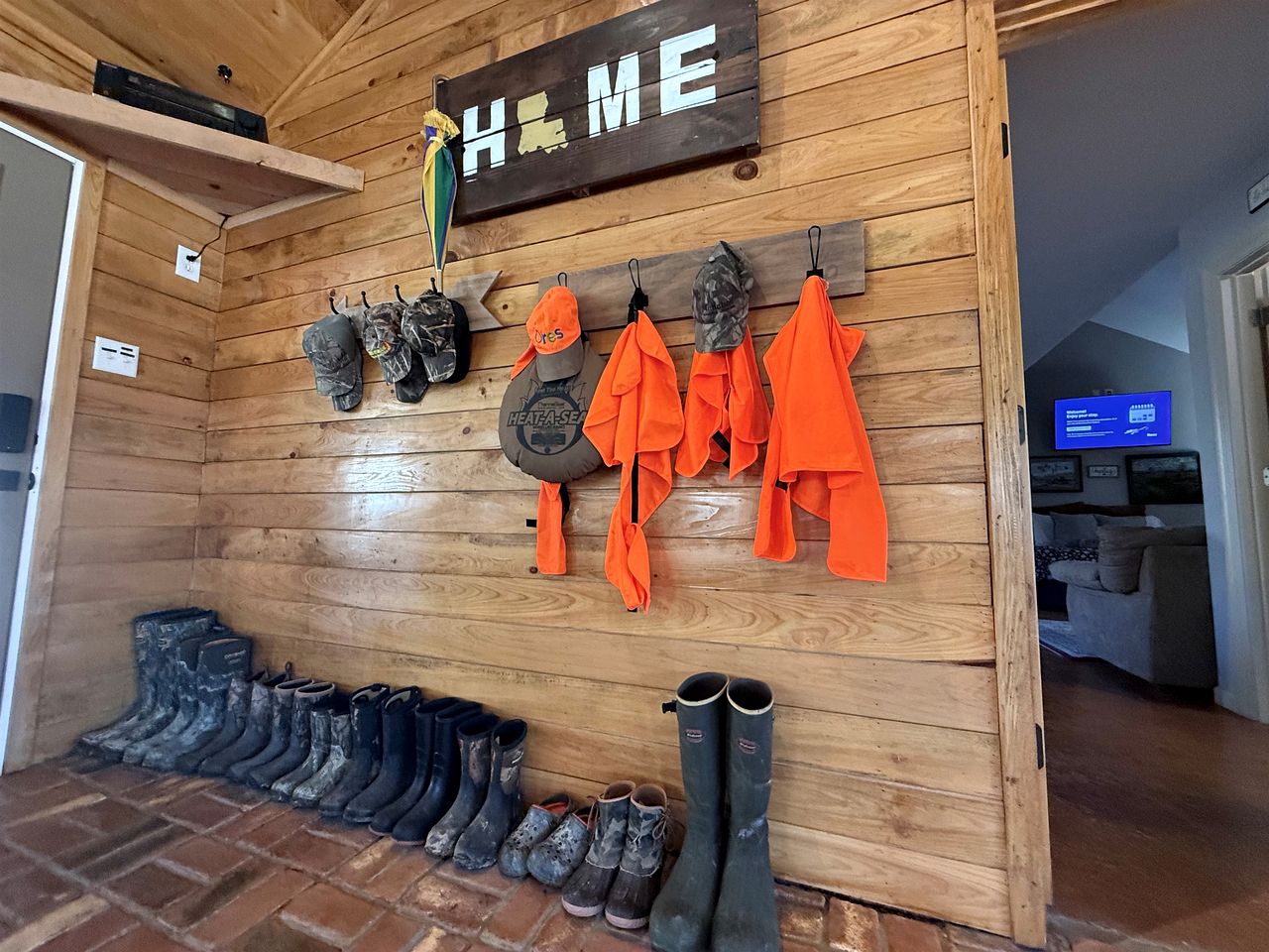 Stunning Creek-side Cabin Rental for Family Friendly Stays in Liberty, Mississippi