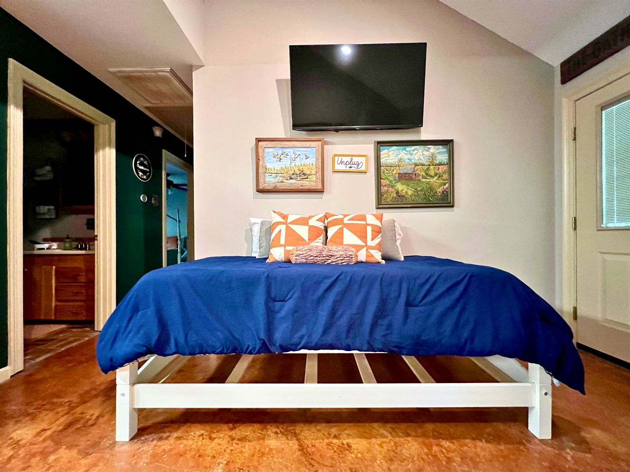 Stunning Creek-side Cabin Rental for Family Friendly Stays in Liberty, Mississippi