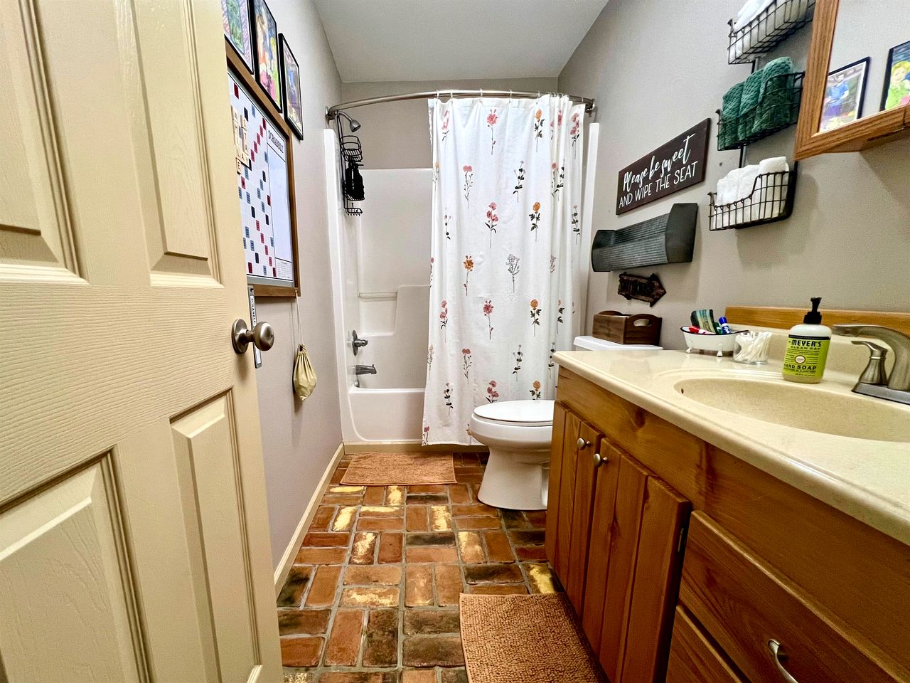 Stunning Creek-side Cabin Rental for Family Friendly Stays in Liberty, Mississippi