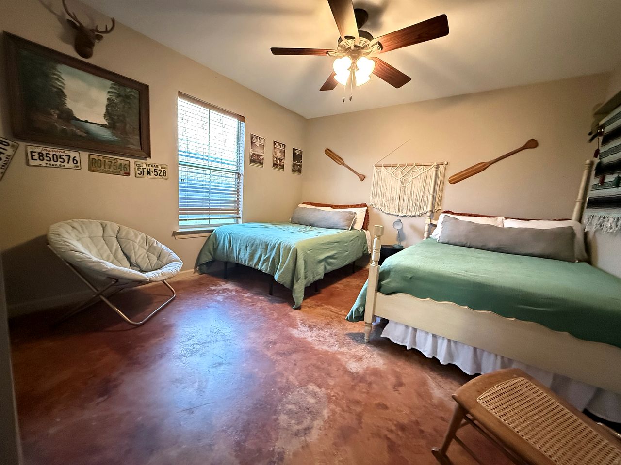 Stunning Creek-side Cabin Rental for Family Friendly Stays in Liberty, Mississippi