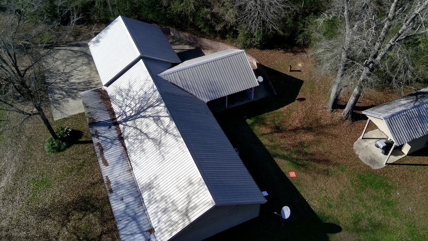 Stunning Creek-side Cabin Rental for Family Friendly Stays in Liberty, Mississippi