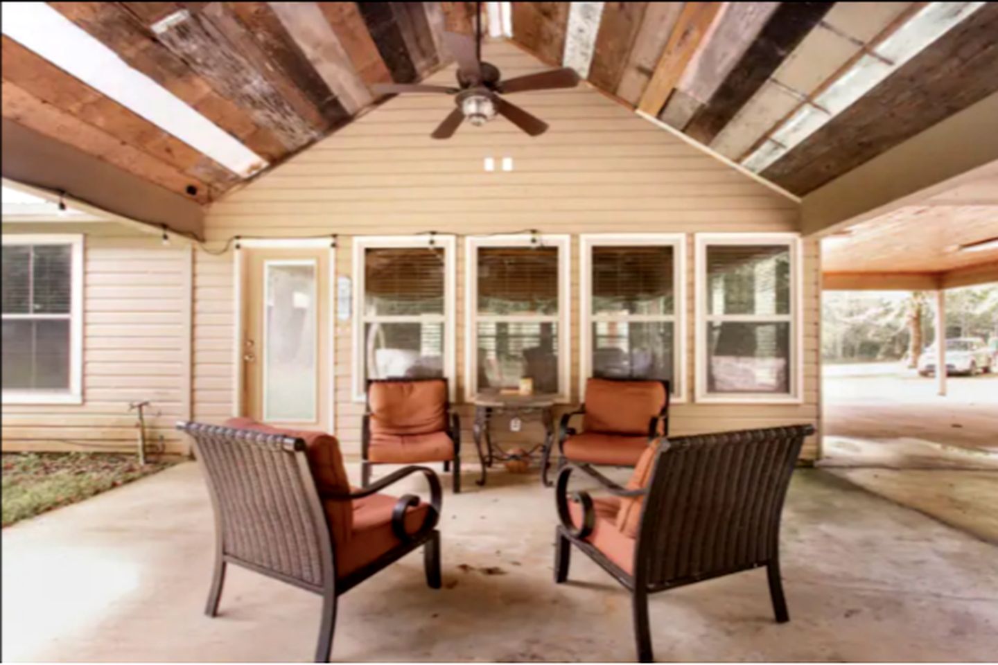 Stunning Creek-side Cabin Rental for Family Friendly Stays in Liberty, Mississippi