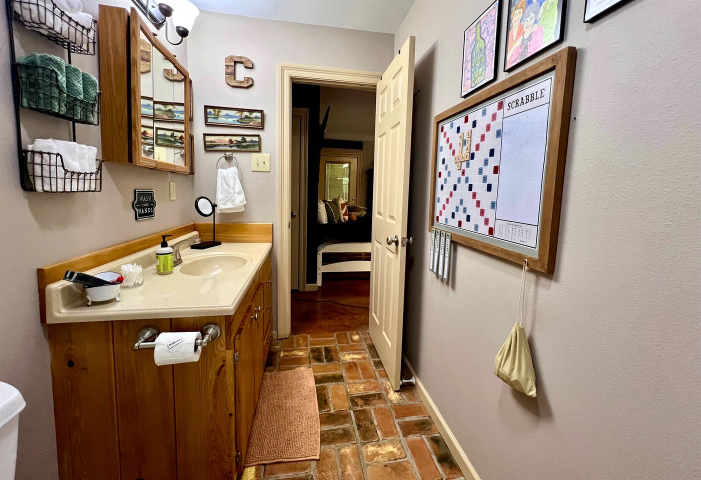 Stunning Creek-side Cabin Rental for Family Friendly Stays in Liberty, Mississippi