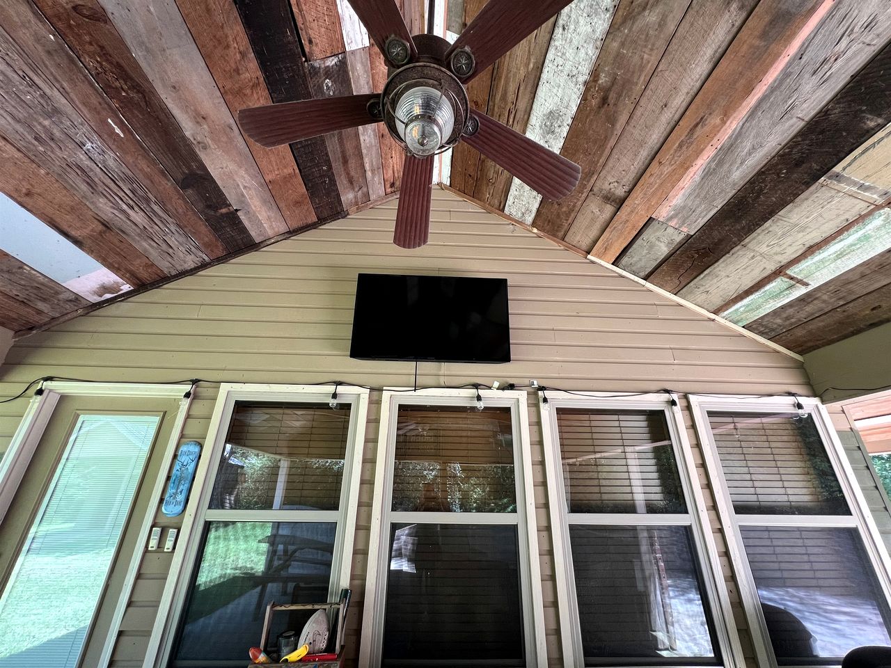 Stunning Creek-side Cabin Rental for Family Friendly Stays in Liberty, Mississippi