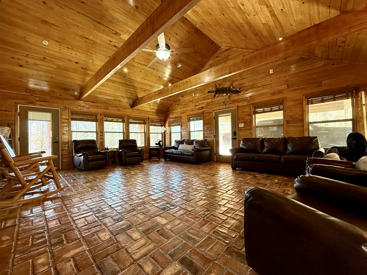 Stunning Creek-side Cabin Rental for Family Friendly Stays in Liberty, Mississippi