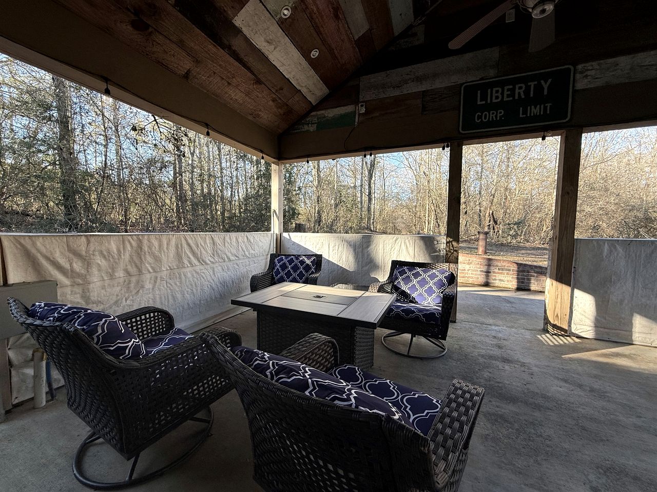 Stunning Creek-side Cabin Rental for Family Friendly Stays in Liberty, Mississippi