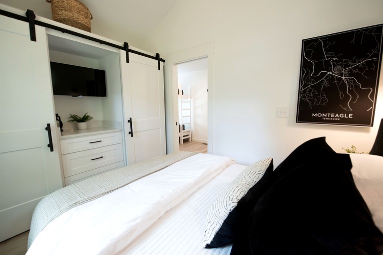 Tiny Mojo, Tiny Houses, Monteagle, United States of America Glamping Hub