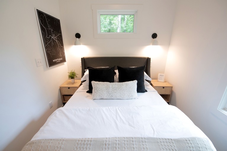 Tiny Mojo, Tiny Houses, Monteagle, United States of America Glamping Hub