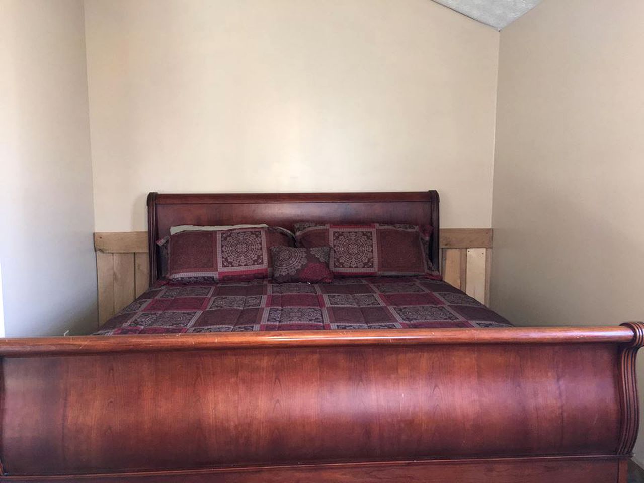 Stunning Getaway Cabin with Expansive Decks near Huntington, West Virginia