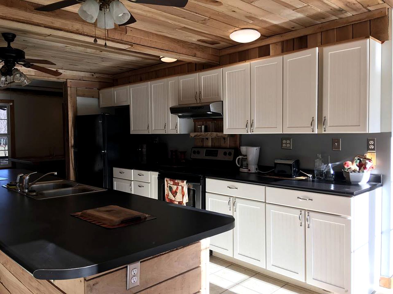 Stunning Getaway Cabin with Expansive Decks near Huntington, West Virginia