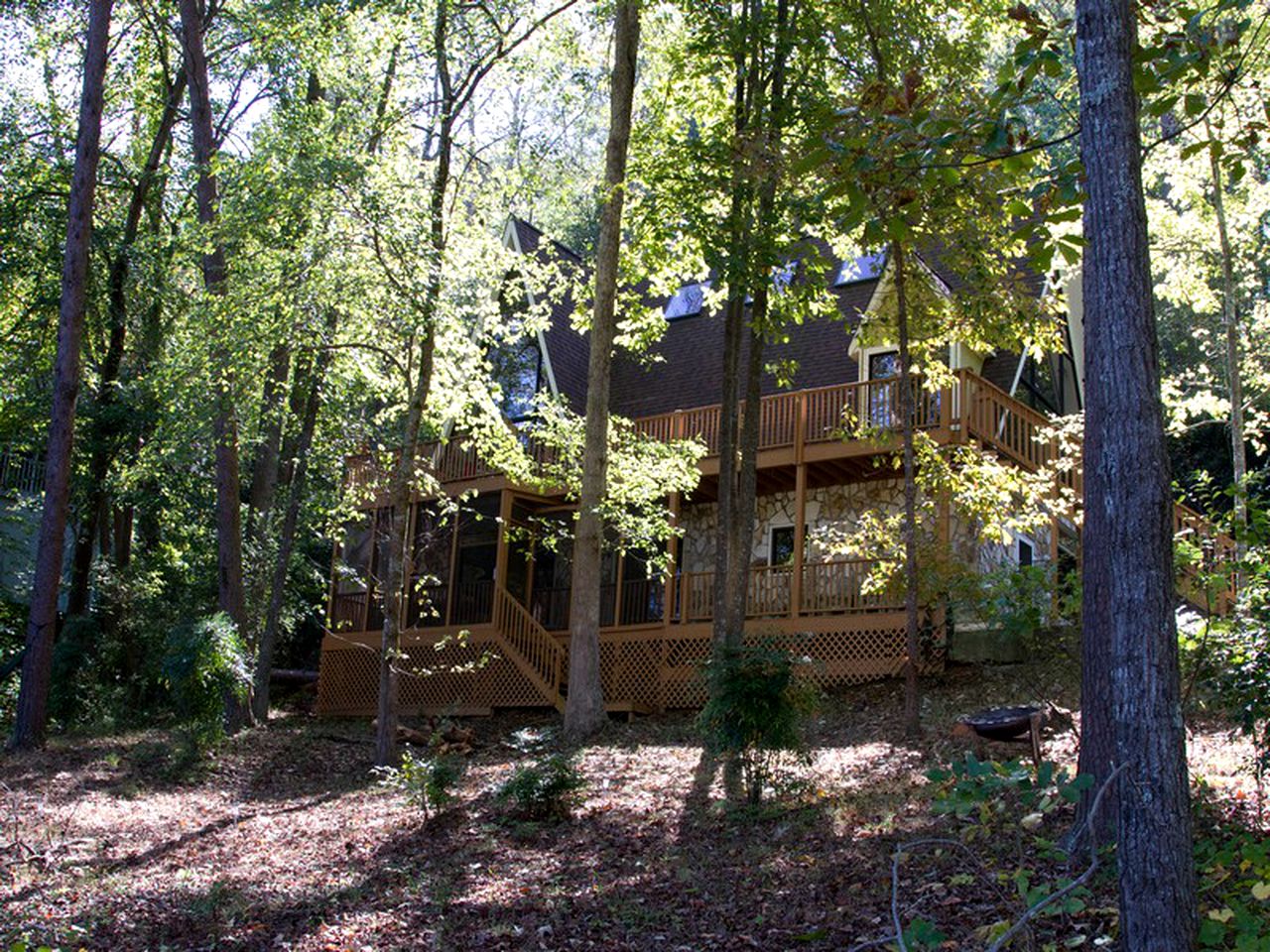 Stunning Lakefront Cabin with a Pool Table in Gainesville, Georgia