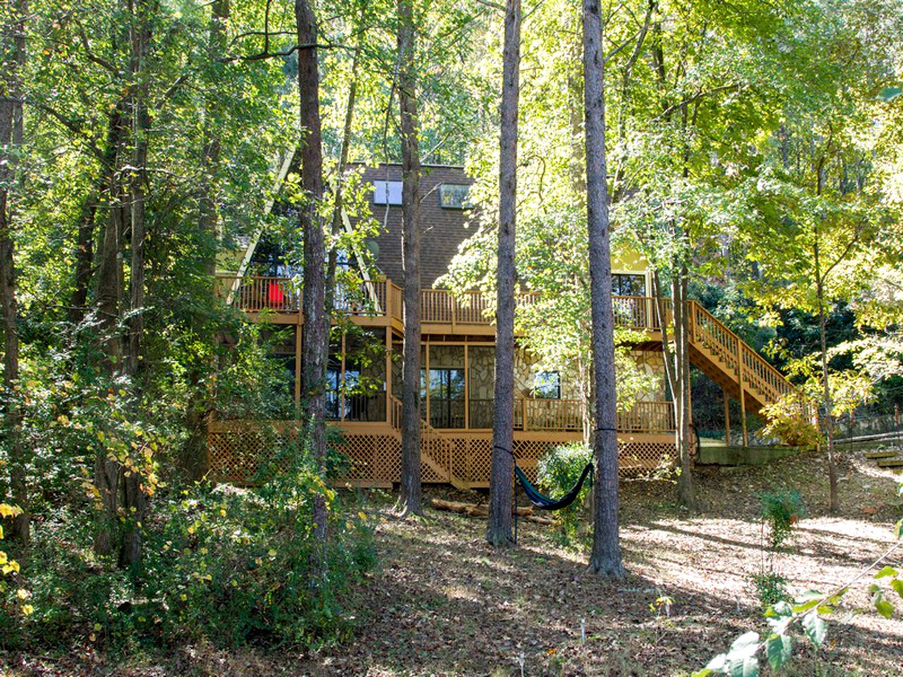 Stunning Lakefront Cabin with a Pool Table in Gainesville, Georgia