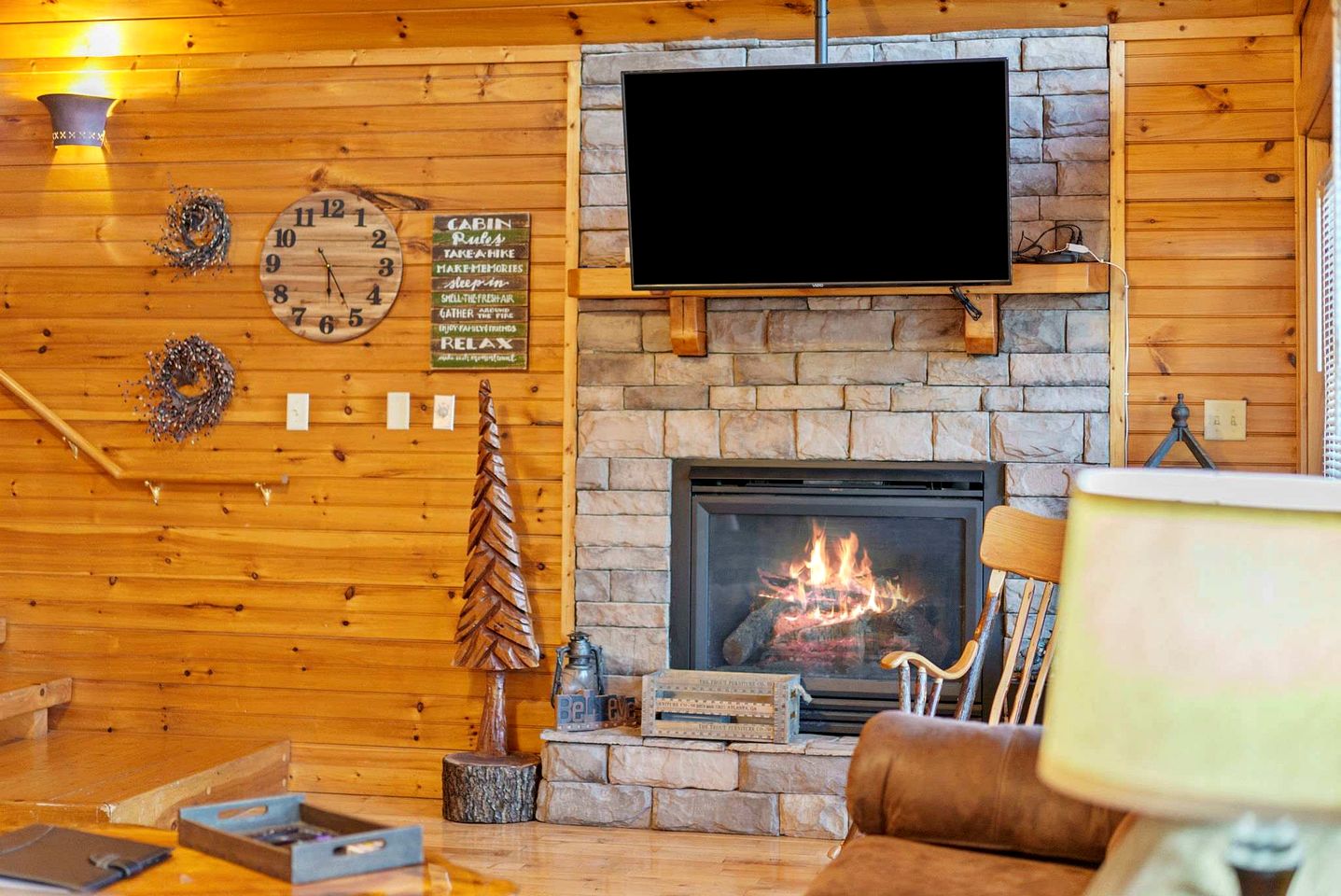 Stunning Log Cabin with Movie Theatre & Hot Tub near Arts and Crafts District in Gatlinburg, TN
