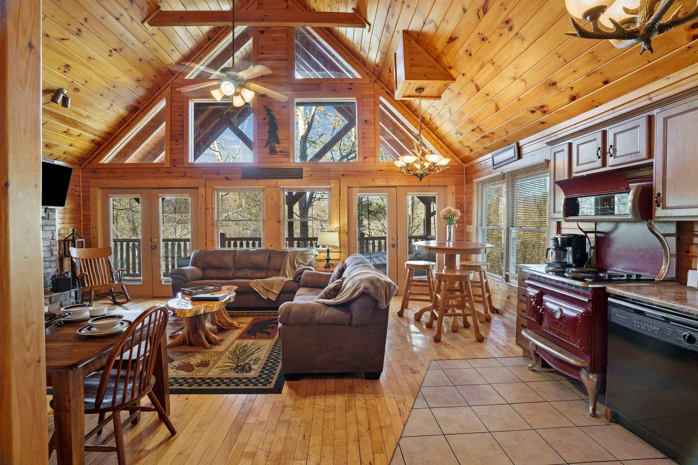 Stunning Log Cabin with Movie Theatre & Hot Tub near Arts and Crafts District in Gatlinburg, TN