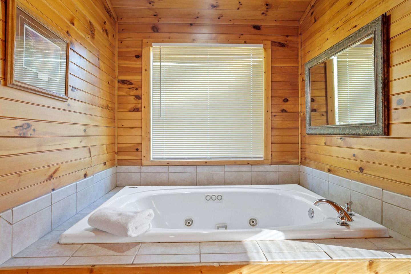 Stunning Log Cabin with Movie Theatre & Hot Tub near Arts and Crafts District in Gatlinburg, TN