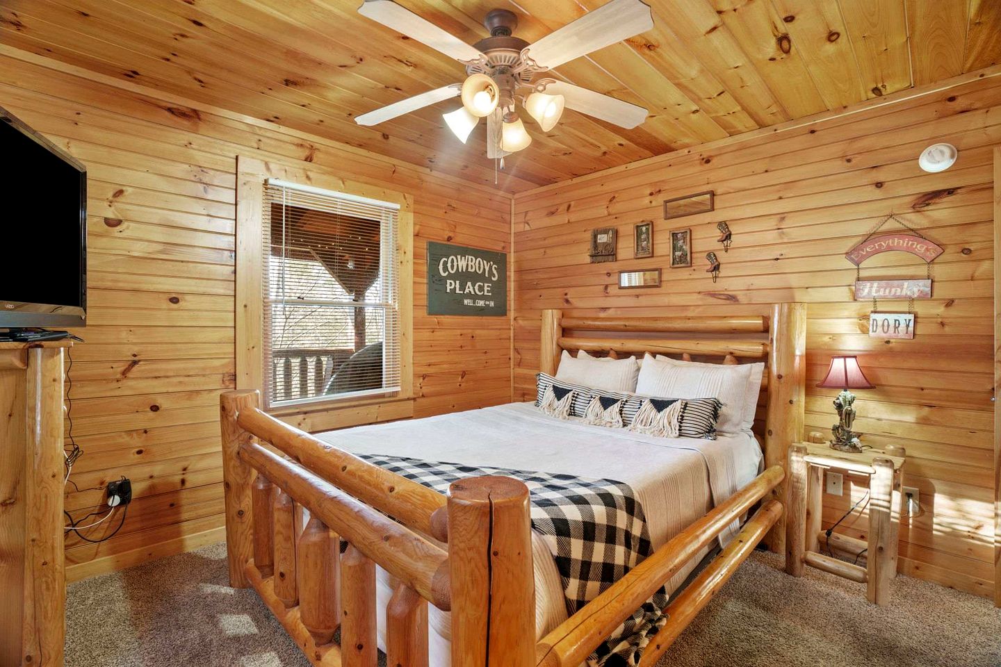 Stunning Log Cabin with Movie Theatre & Hot Tub near Arts and Crafts District in Gatlinburg, TN