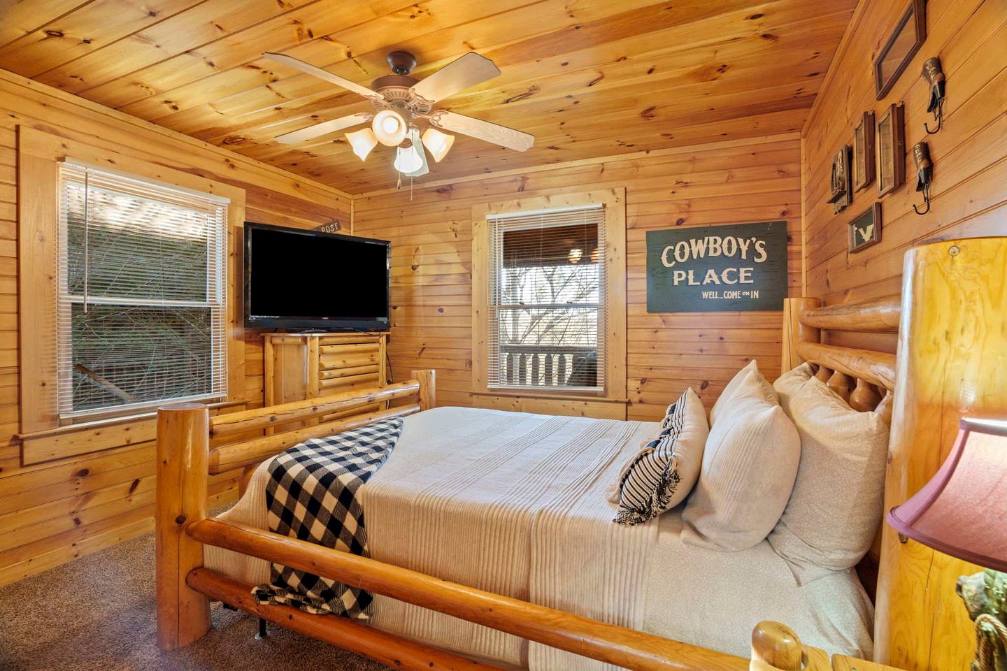 Stunning Log Cabin with Movie Theatre & Hot Tub near Arts and Crafts District in Gatlinburg, TN