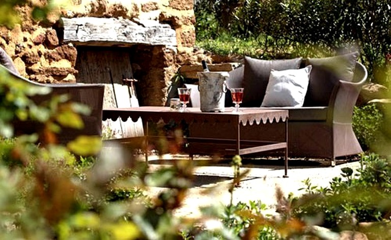 Cottages (Beaumes de Venise, Provence-Alpes-Côte d'Azur, France)