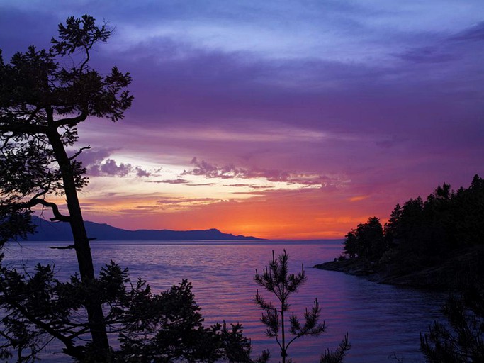 Tented Cabins (Halfmoon Bay, Canada)