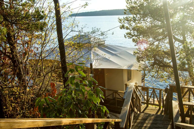 Tented Cabins (Halfmoon Bay, British Columbia, Canada)