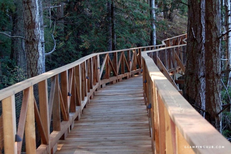 Tented Cabins (Halfmoon Bay, British Columbia, Canada)