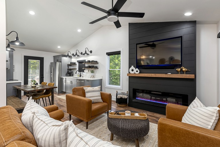 Stunning Modern Cabin with Hot-tub in Makanda, illinois