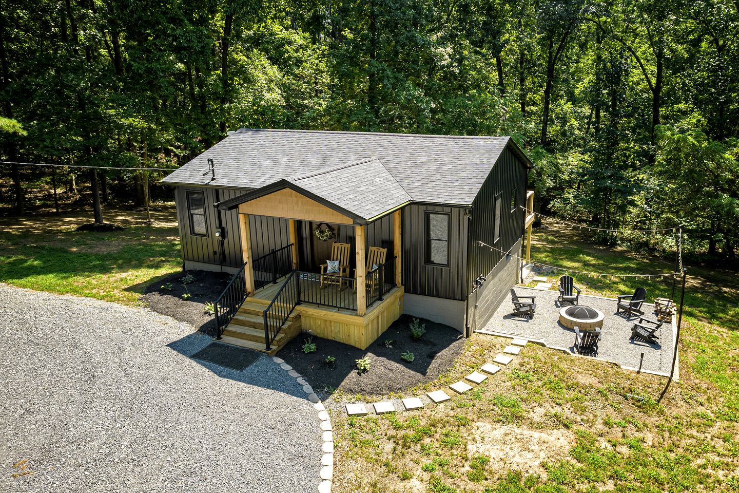 Stunning Modern Cabin with Hot-tub in Makanda, illinois