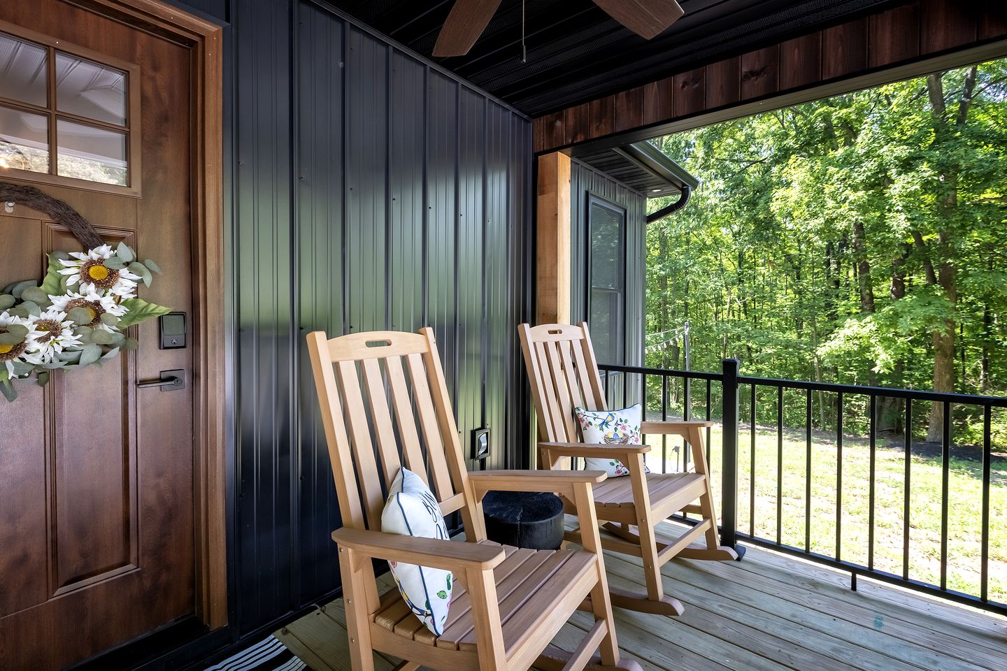 Stunning Modern Cabin with Hot-tub in Makanda, illinois