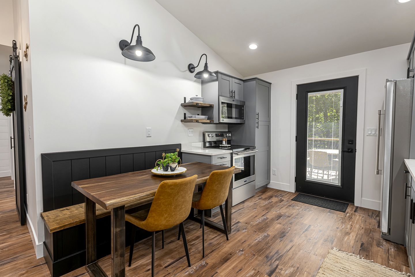 Stunning Modern Cabin with Hot-tub in Makanda, illinois