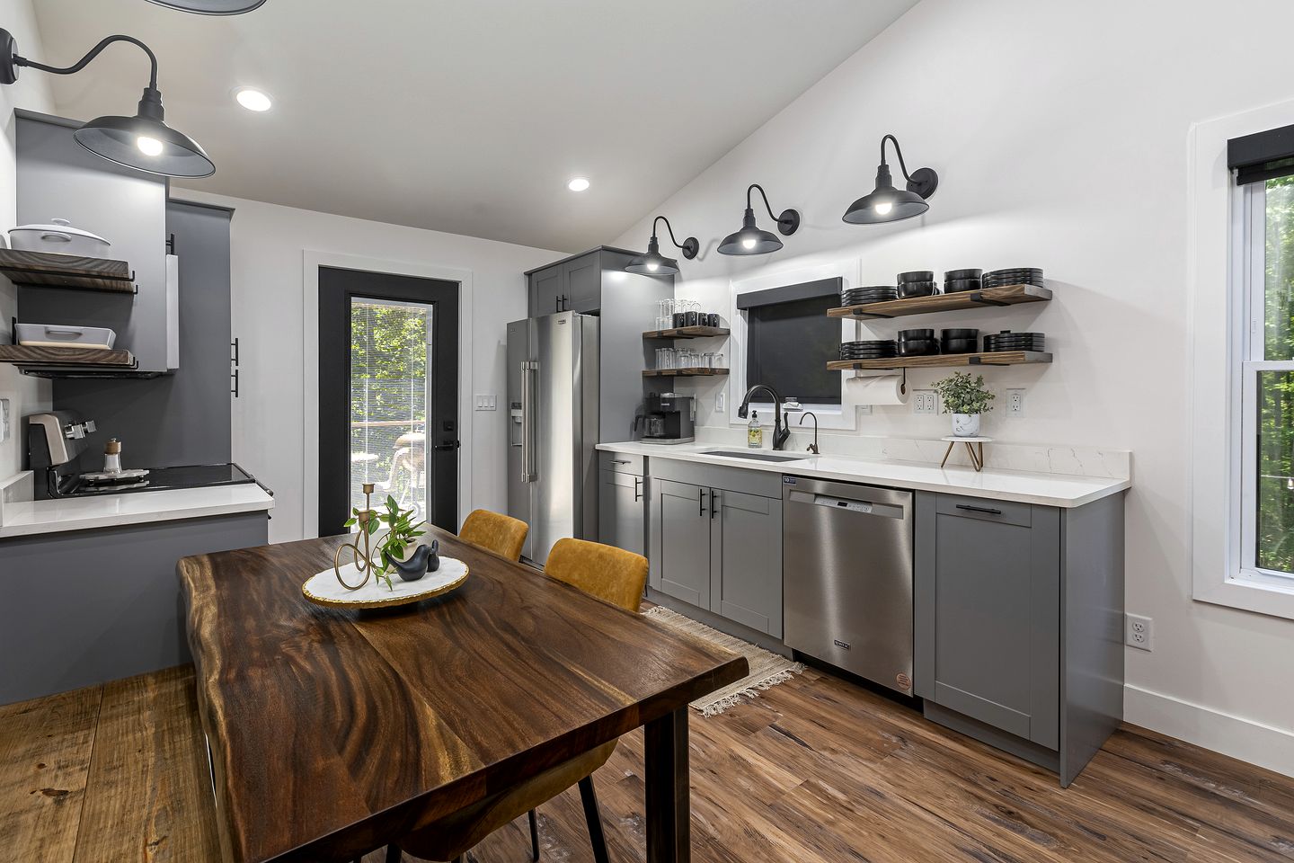 Stunning Modern Cabin with Hot-tub in Makanda, illinois