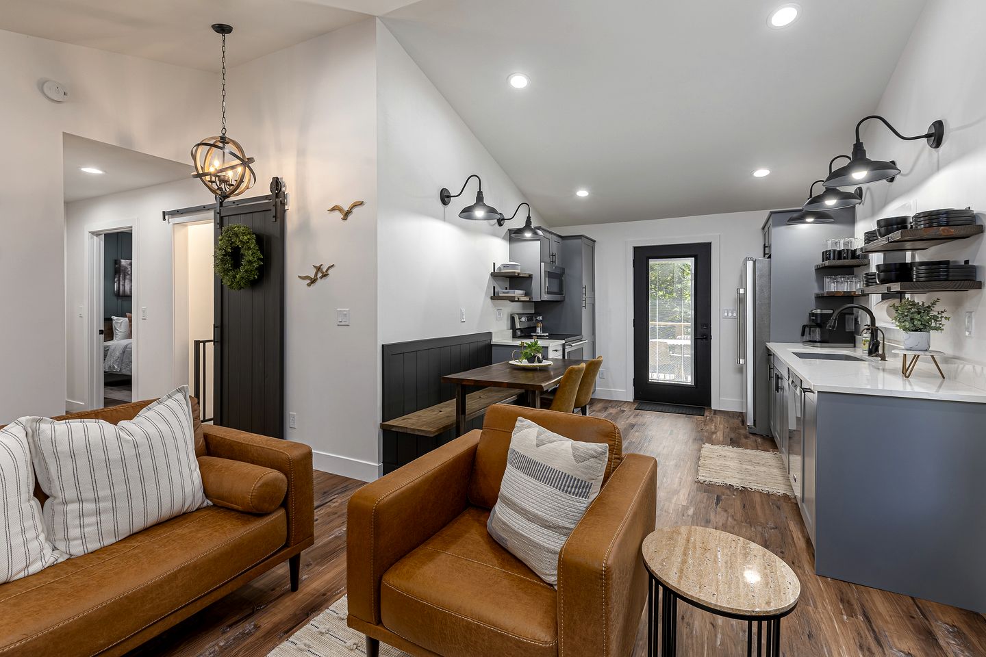 Stunning Modern Cabin with Hot-tub in Makanda, illinois