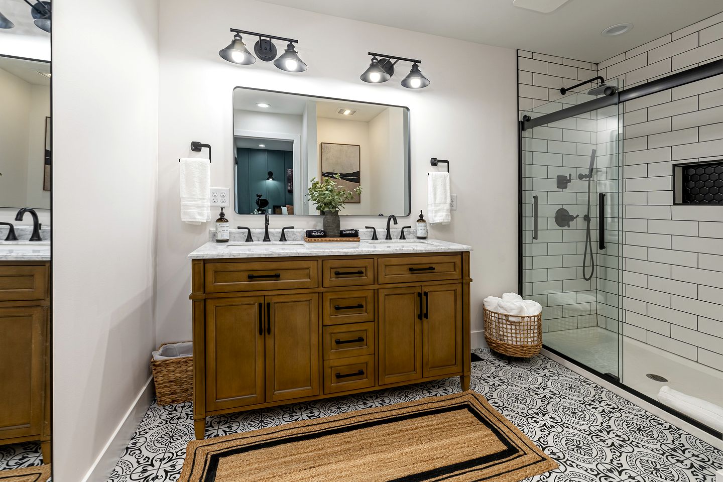 Stunning Modern Cabin with Hot-tub in Makanda, illinois