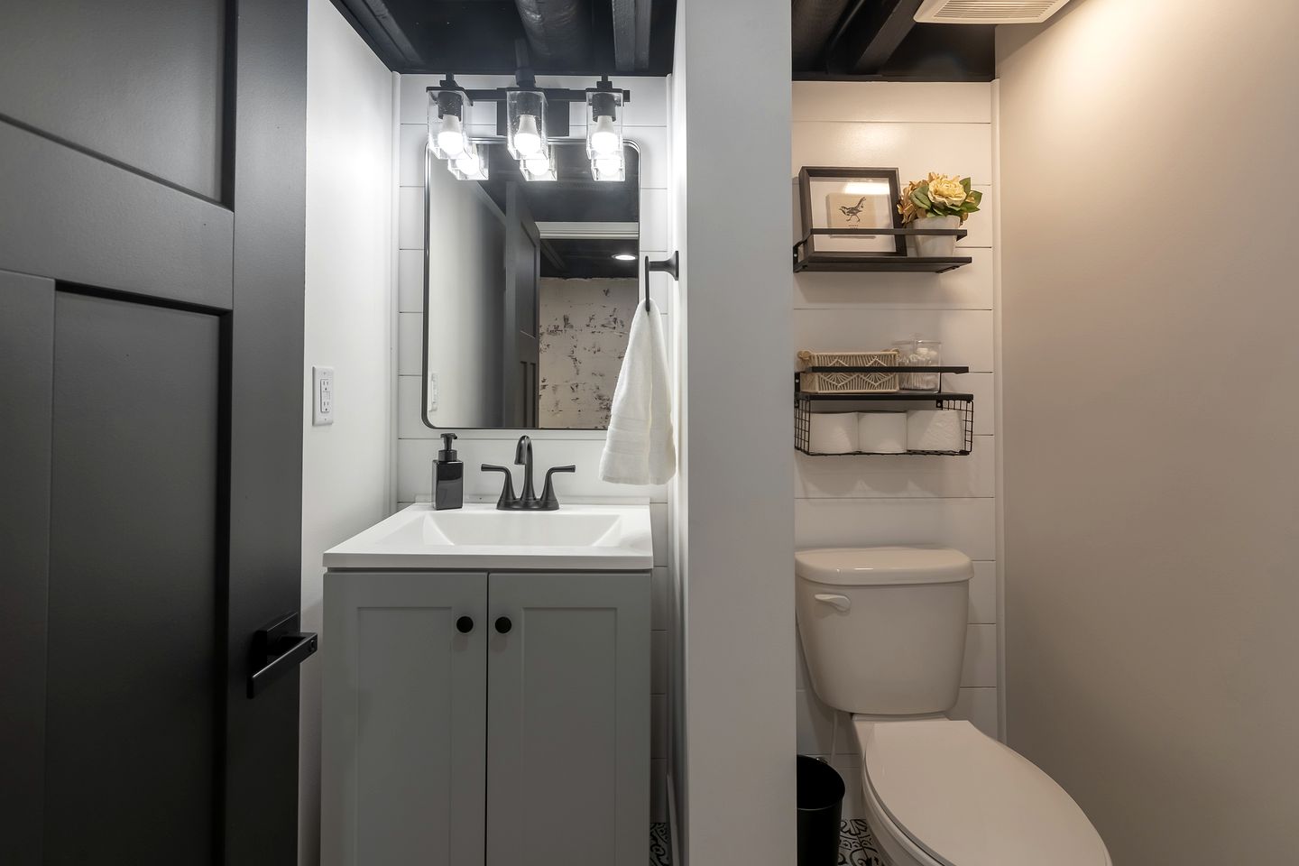 Stunning Modern Cabin with Hot-tub in Makanda, illinois