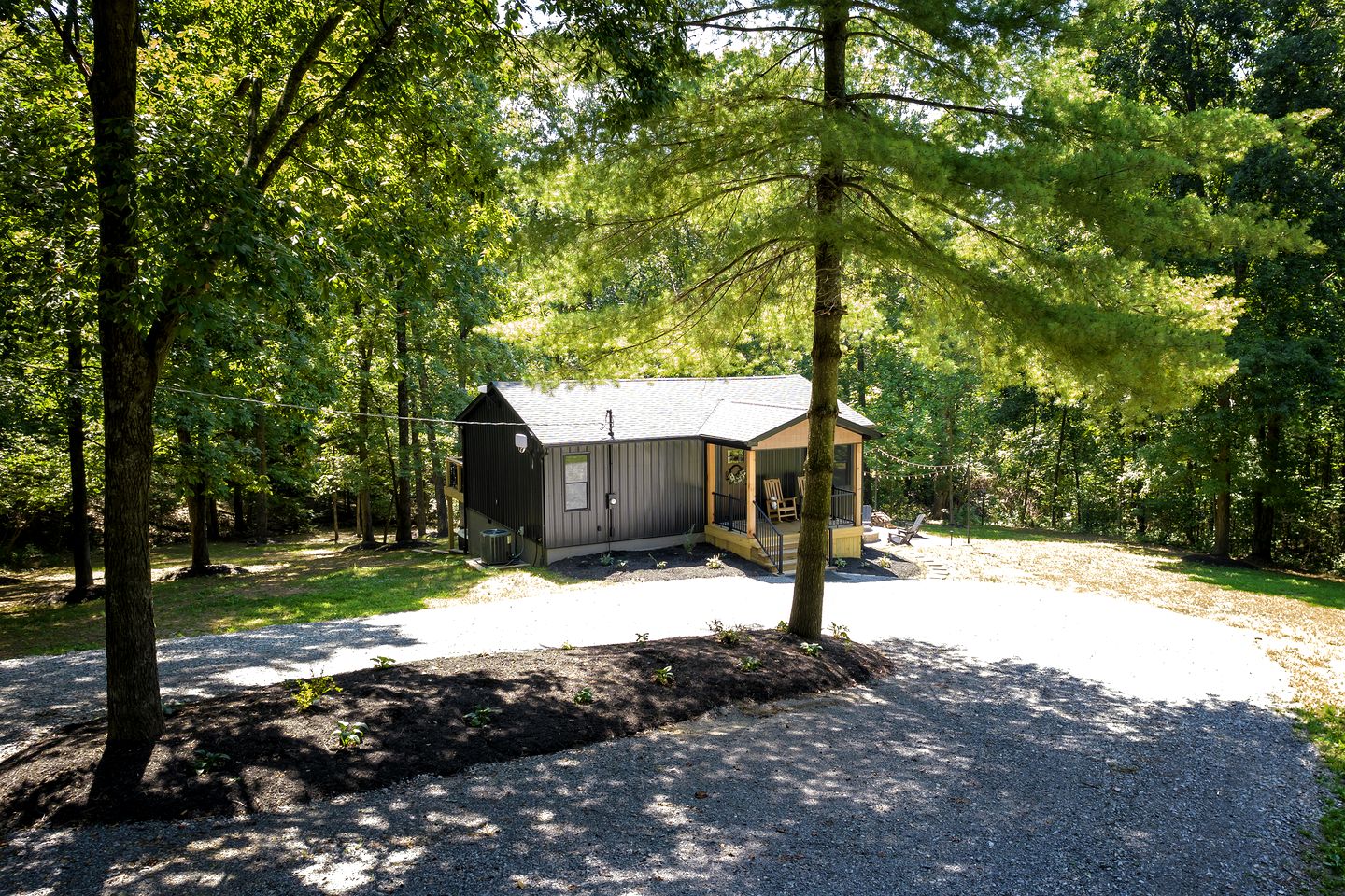 Stunning Modern Cabin with Hot-tub in Makanda, illinois